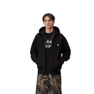 Carhartt WIP Hooded Mack Sweat Jacket nera, dettaglio cappuccio e logo ricamato